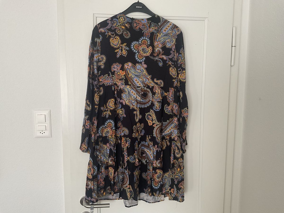 Vestiti: Commas Kleid, Grösse 36, schwarz mit Muster, neuwertig – Nuovo (secondo la descrizione) da Adliswil venduto da stikovo 1
