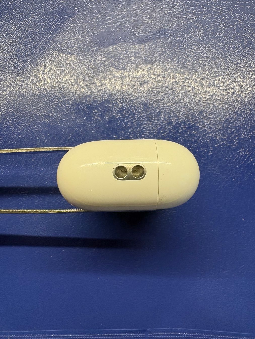 Apple Caricabatterie: Apple AirPods Pro 2 charging case (A2700). – Usato da Lausanne venduto da sil_2dxk 5