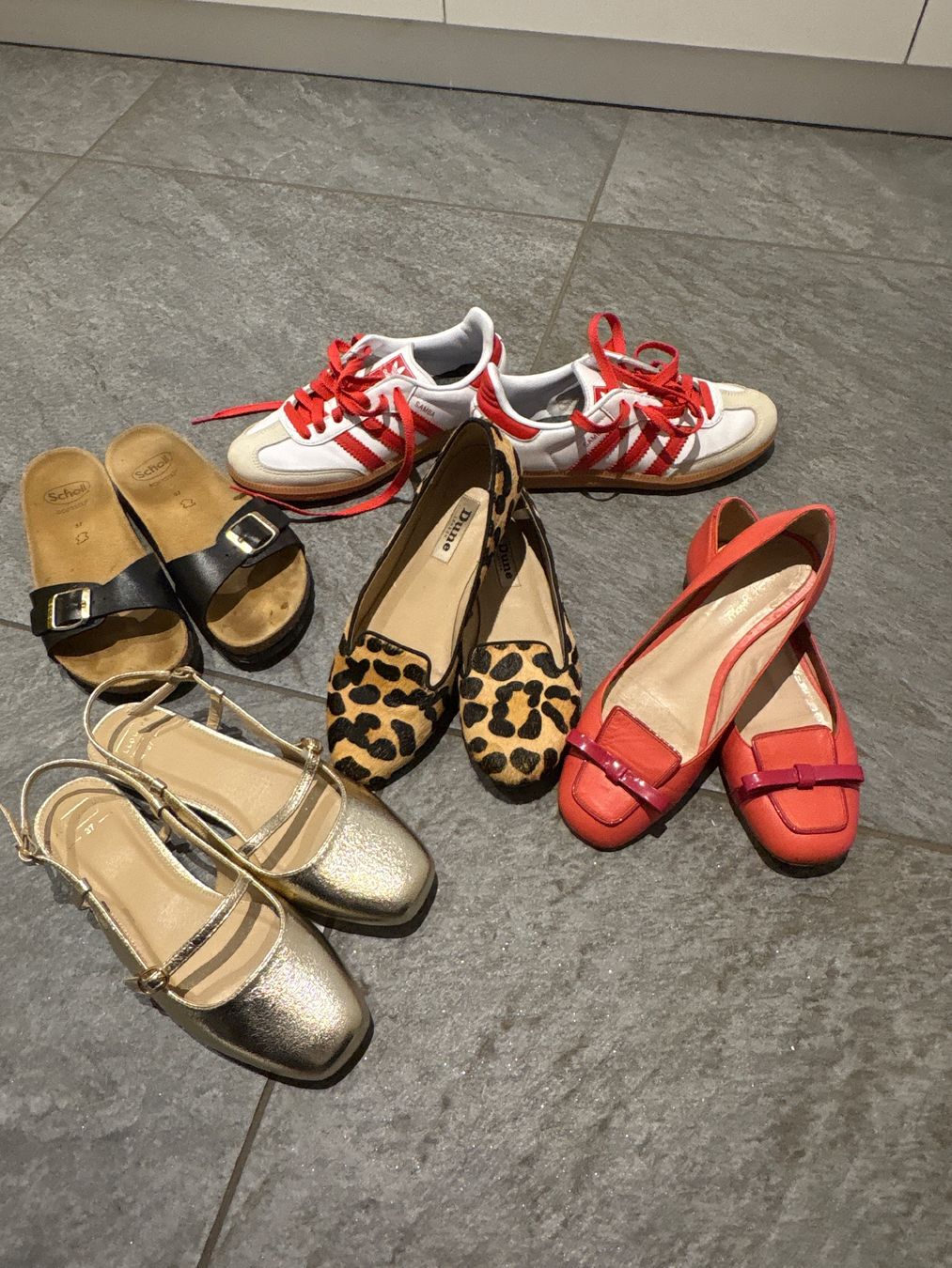 Scarpe da donna: Lots de chaussures marques – Usato da Haute-Nendaz venduto da PINKBERRY