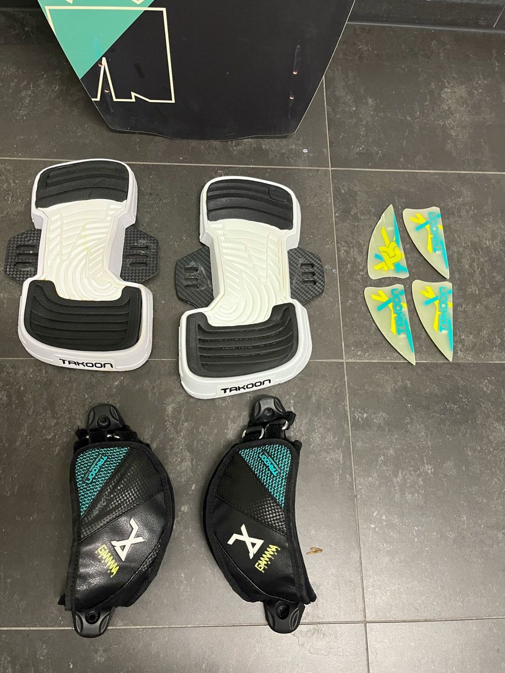Planches de surf: Planche kitesurf twintip Takoon Source 134x40 complète – D'occasion à Founex par HGD22 1
