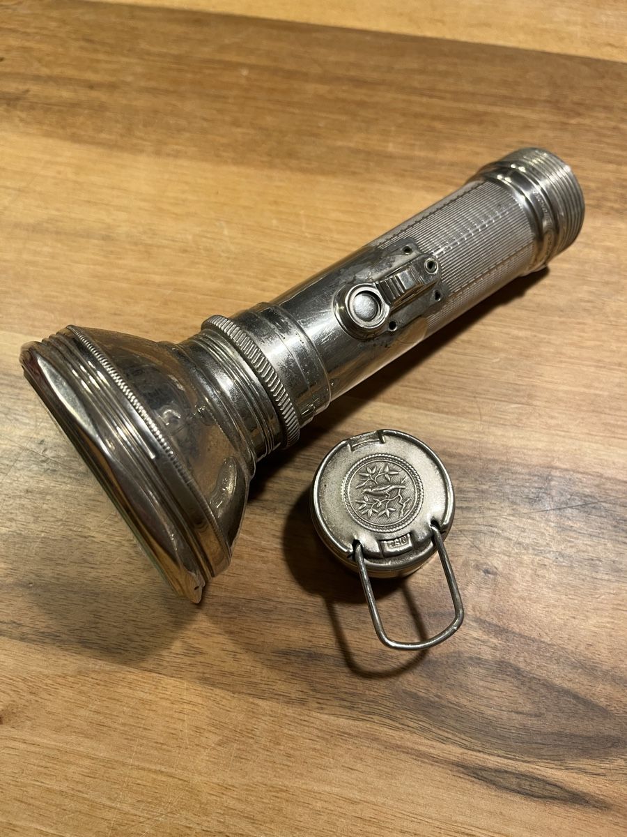 Lampade: Antike Taschenlampe " Made in Hongkong" – Usato da Würenlos venduto da KLG_3TBs