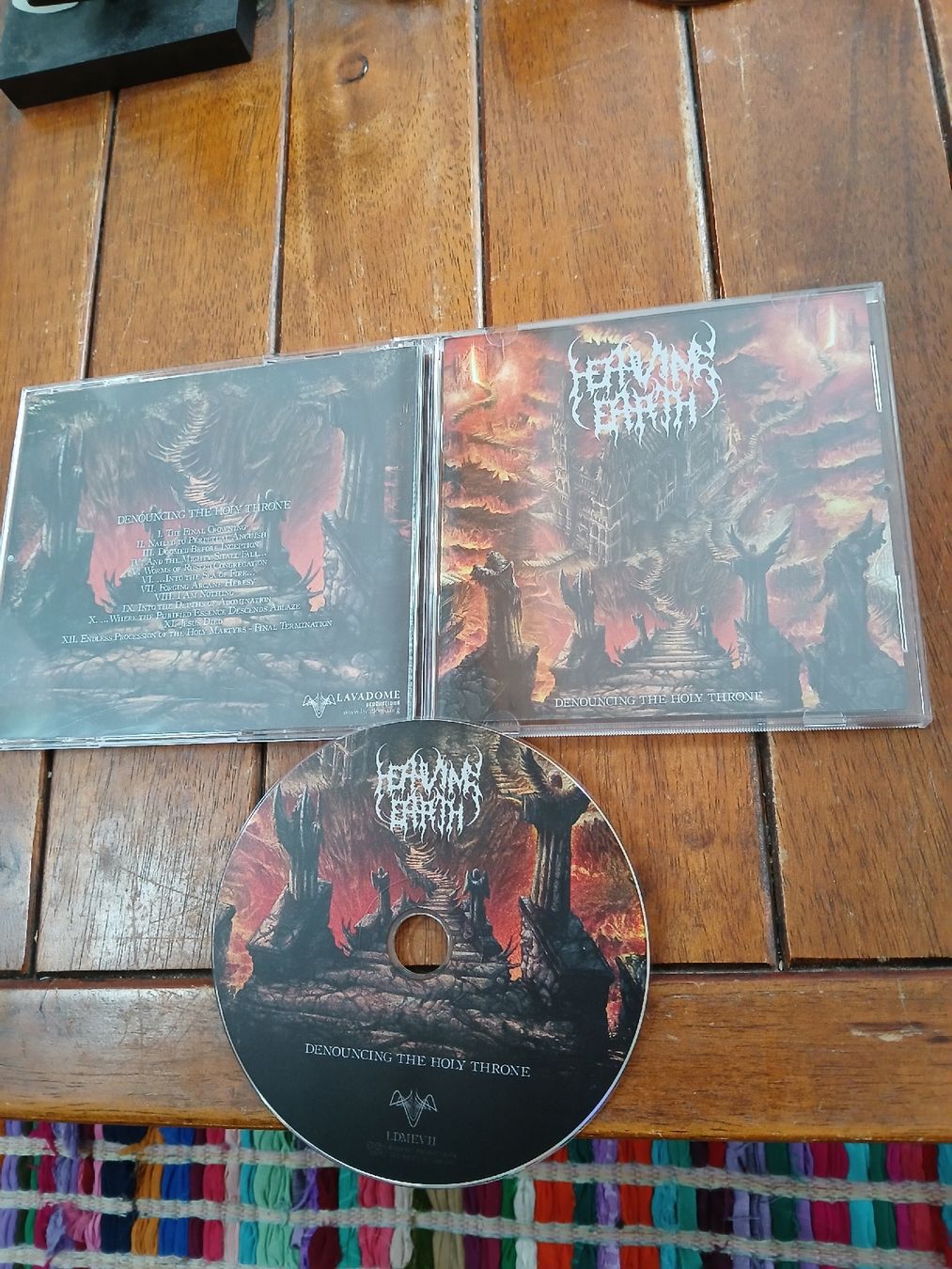 CDs: heaving earth- denouncing..  – Gebraucht aus St-Cergue von VeganWarrior