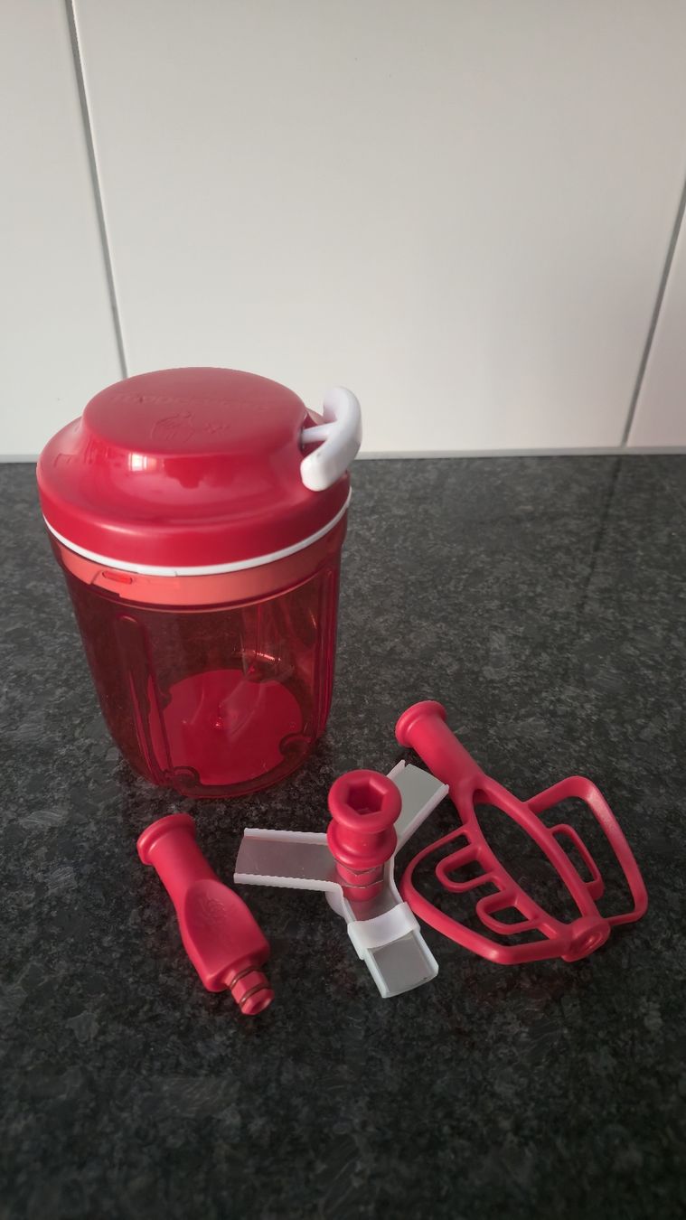 Tupperware Küchengeräte: Tupperware Speedy, rot, Becher 730 ml – Gebraucht aus Düdingen von Kab2