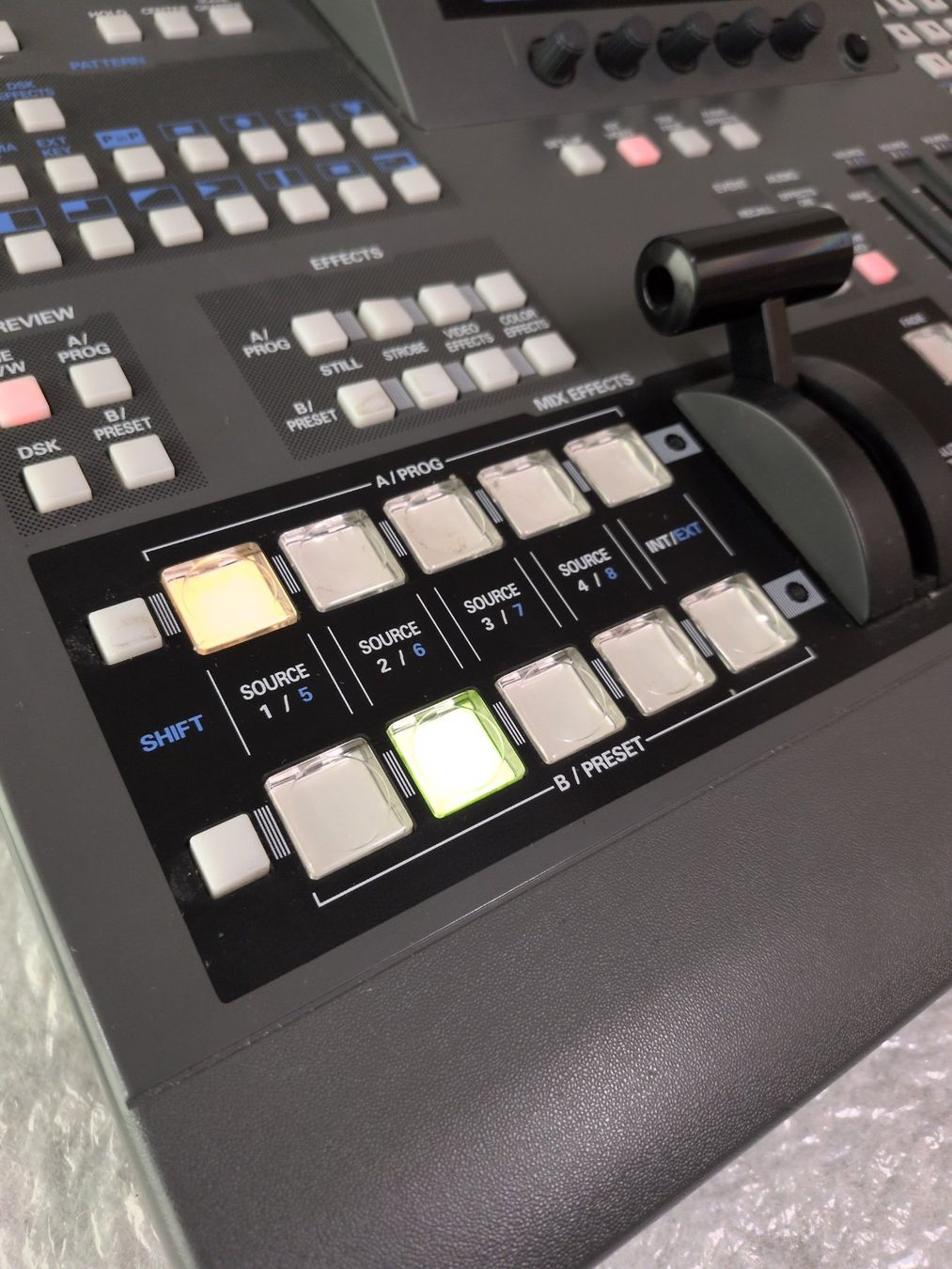 Panasonic Console di mixaggio: Panasoniv AG-MX70 Videomixer + Flightcase – Usato da Basel venduto da Fcol 2