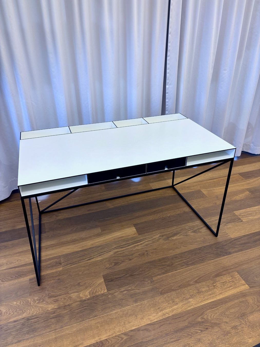 Wogg Scrivanie: WOGG Caro Schreibtisch – Usato da Binz venduto da MAPA_70 7