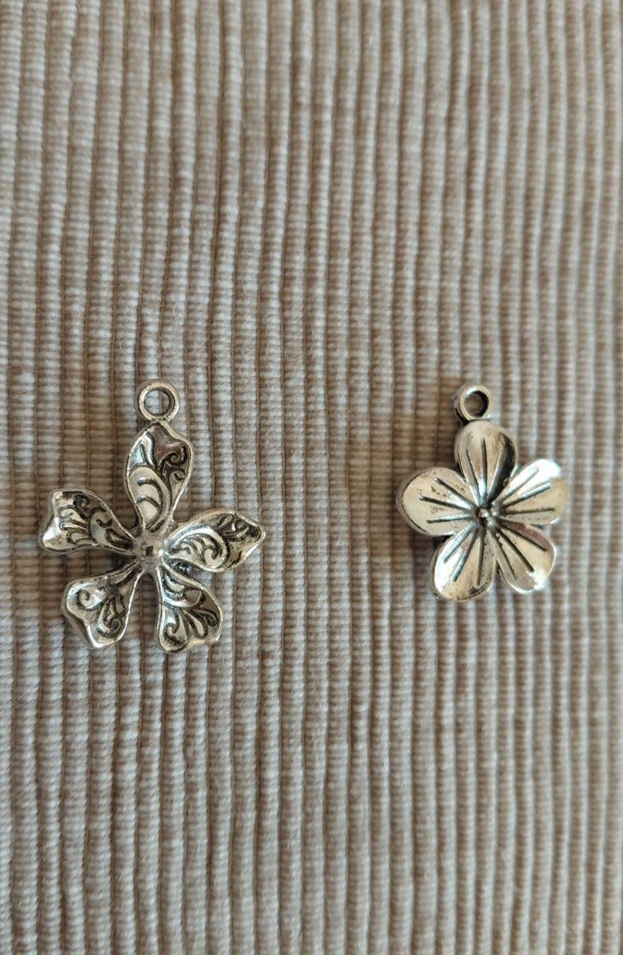 Pendentifs: Charm Anhaenger Blumen/Orchidee – Neuf (Voir description) à Horgen par zur_jq85