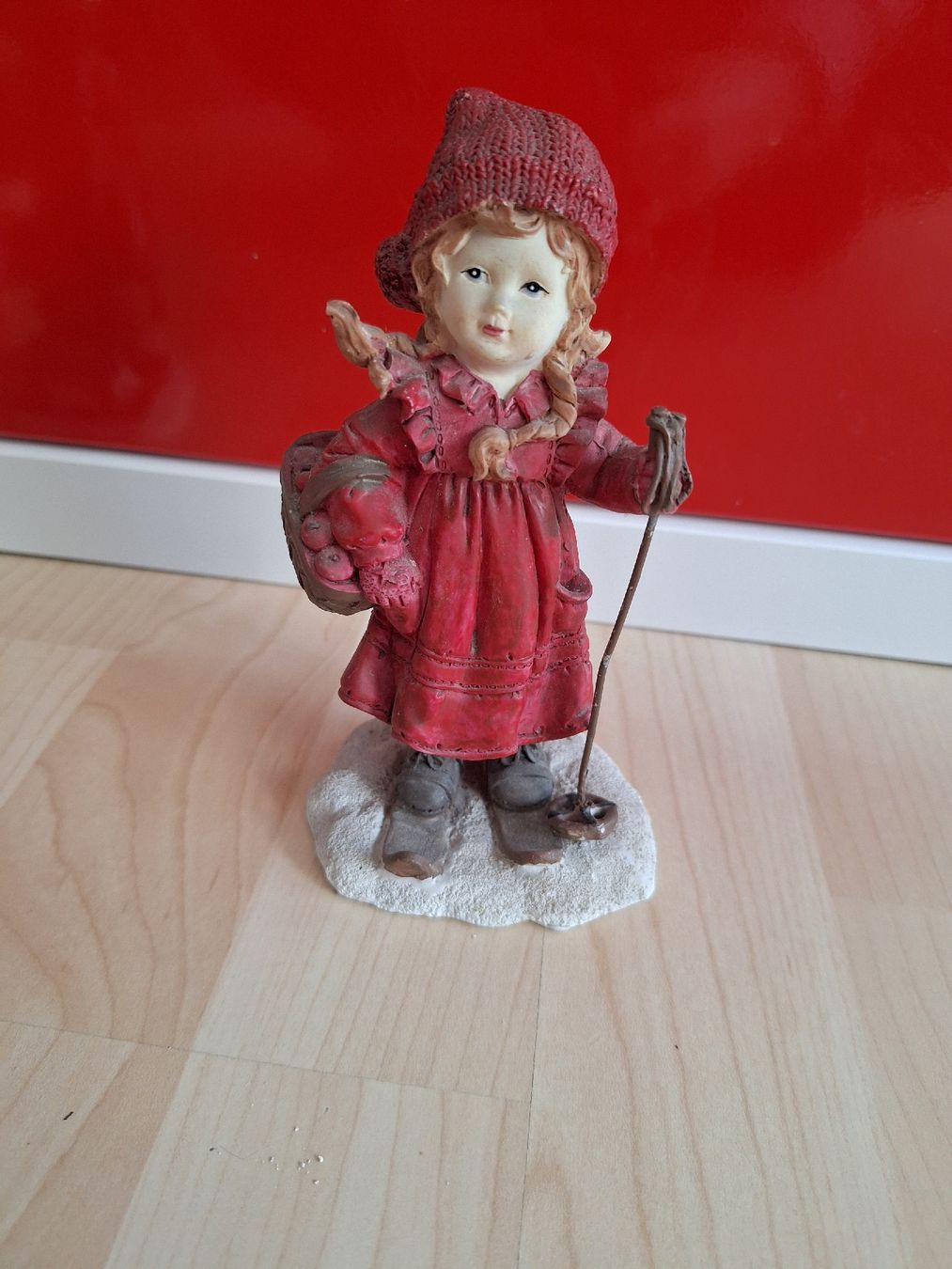 Statuette: Deko Figur Mädchen mit Skiern rot  – Usato da Wanzwil venduto da chlinih93 1