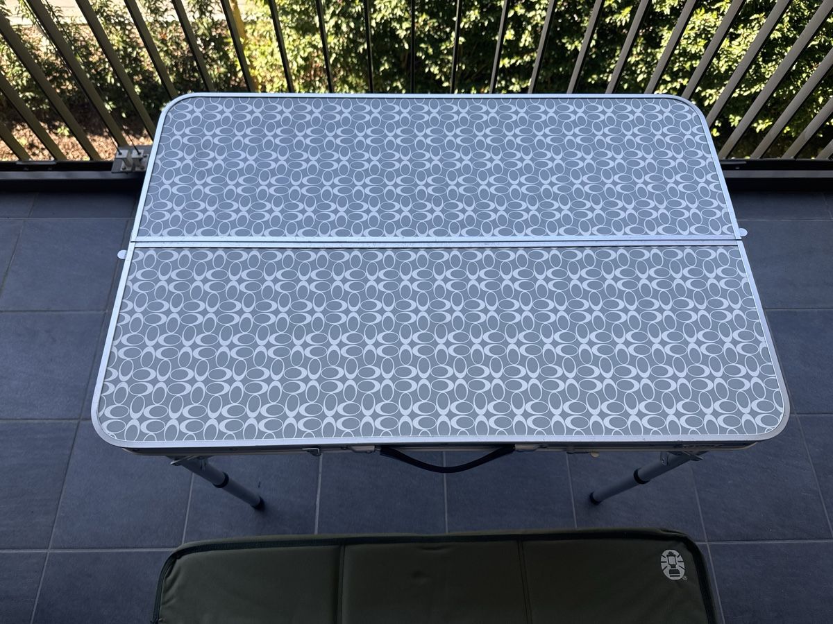 Set de table et chaises: Coleman Table and Bench Set - Folding & Portable!☀️🏕️ – Neuf (Voir description) à Wädenswil par kir_7hdr 1
