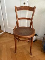 Antiker Bugholzstuhl mit Pressdekor (Wiener Kaffeehausstuhl)