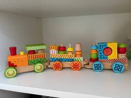 Zug aus Holz mit Geräuschen und Licht