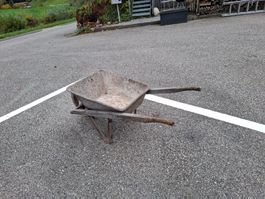 Antike Schubkarre GARETTE aus Holz und Metall gebraucht