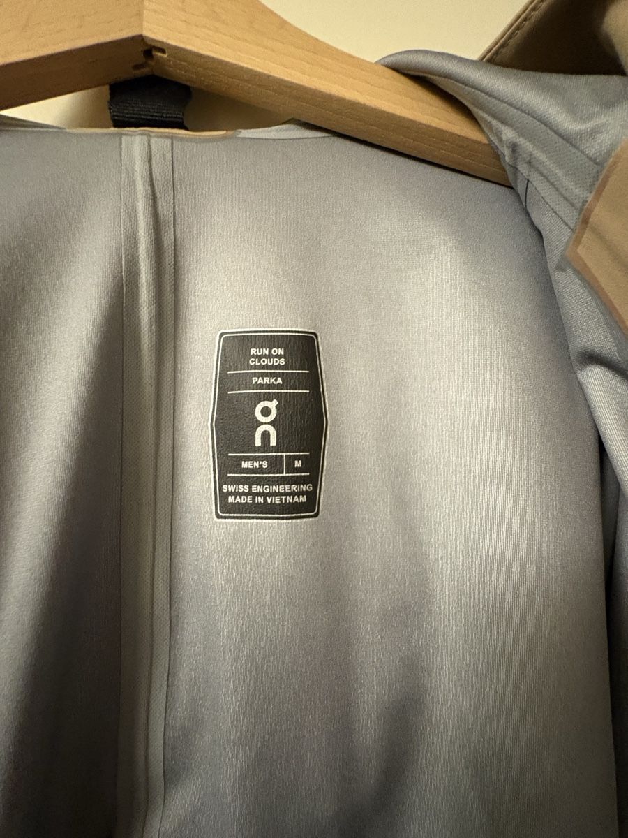 Manteaux: On Running Parka Size M men’s - Beige – Neuf (Voir description) à Zürich par mar_xc8m