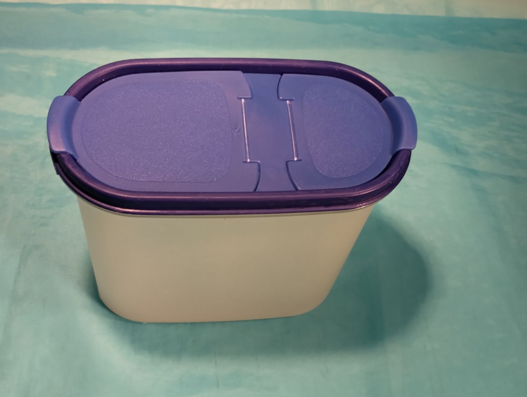 Tupperware Behälter & Ähnliches: Tupperware Behälter mit 2 Oeffnungen, 1.7L – Gebraucht aus Bellach von JingleCherry 3
