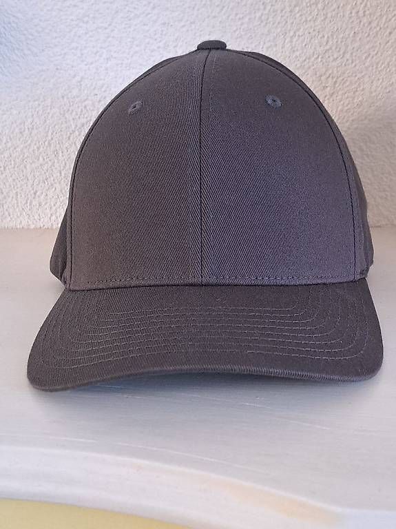 Copricapi, berretti & cappellini: Baseball Cap Flexfit Grau – Usato da Rupperswil venduto da White-Dove 2