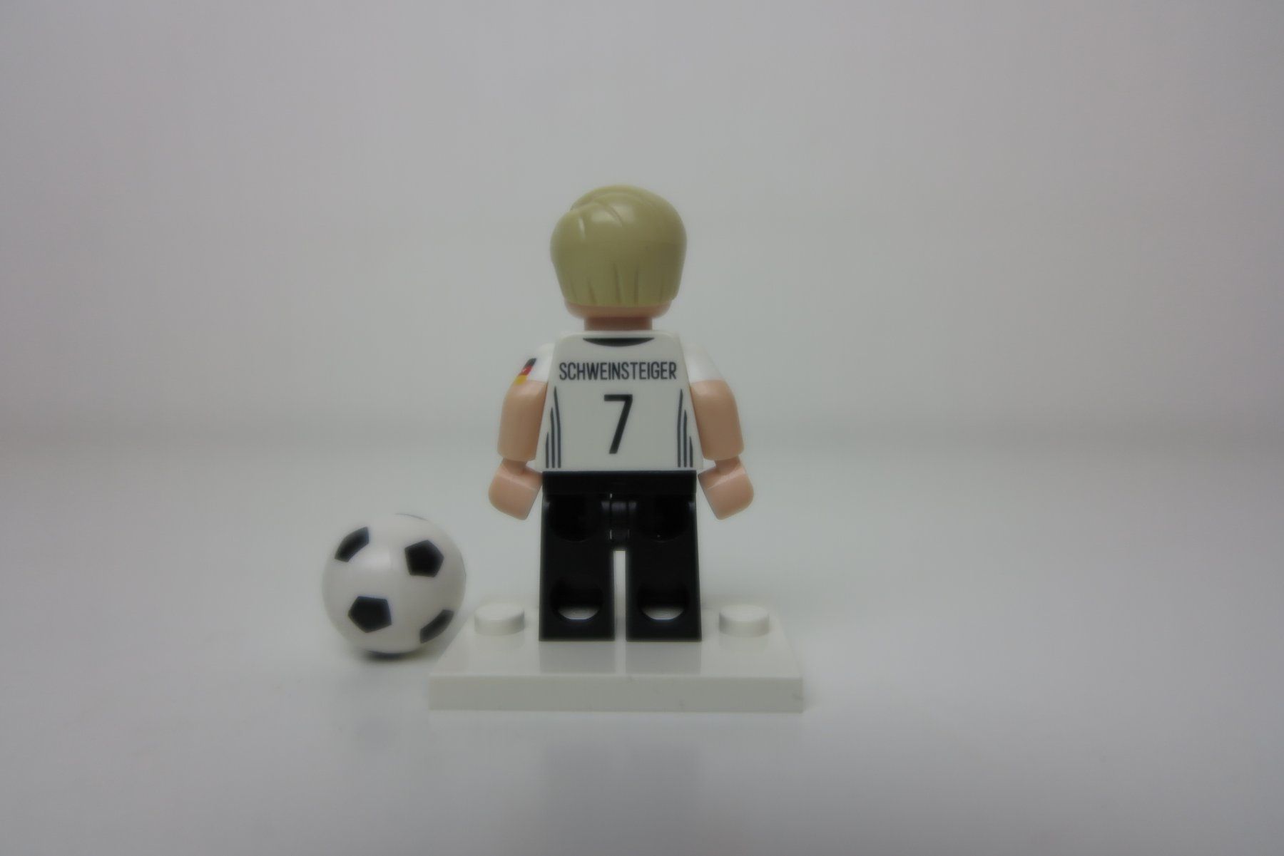 Lego Giocattoli: LEGO Minifigur CMF DFB - Bastian Schweinsteiger – Nuovo (secondo la descrizione) da Ostermundigen venduto da RG-Collector 1