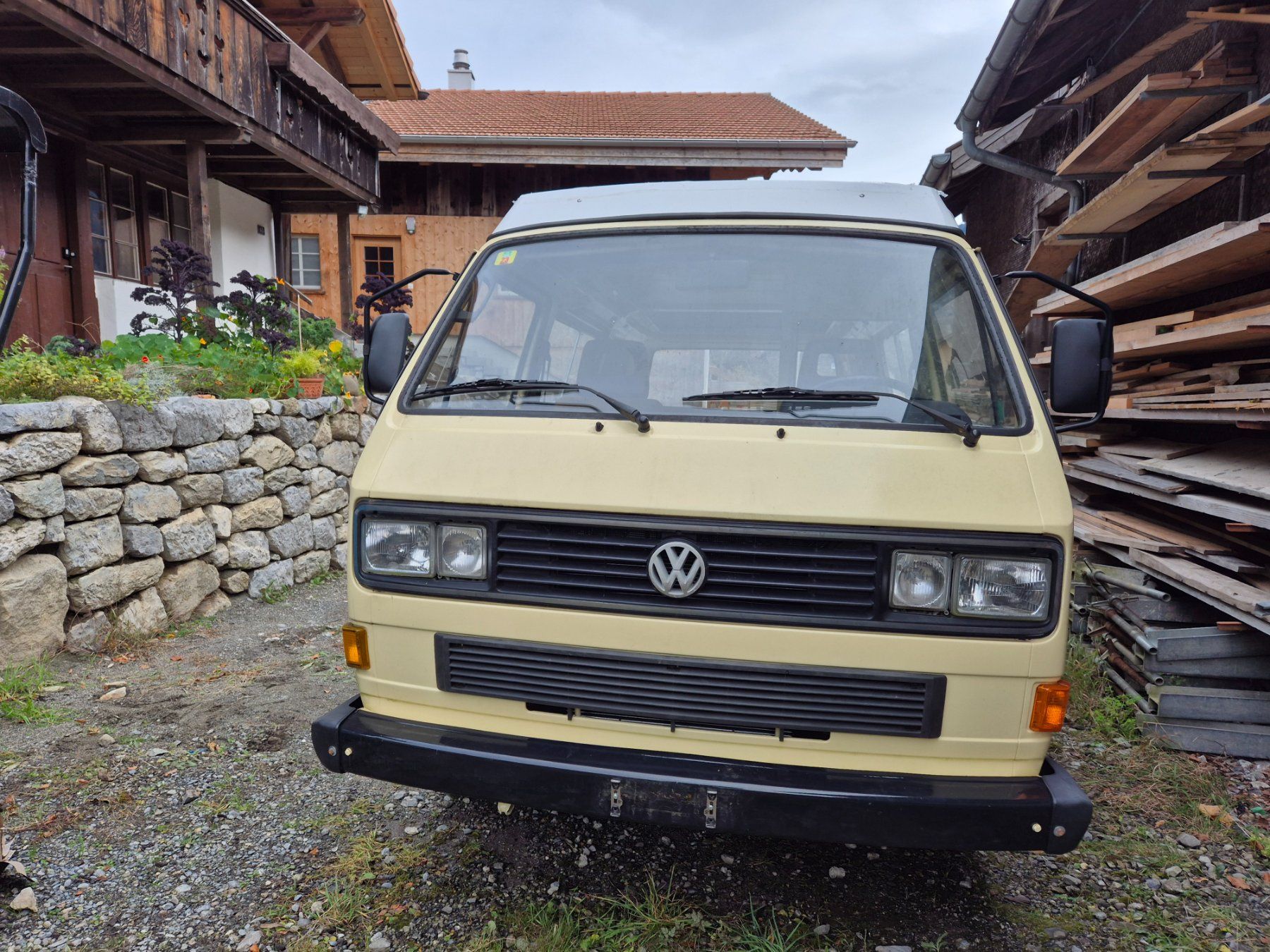 VW Camping Fahrzeuge: VW T3 Typ2 Bus – Gebraucht aus Brienzwiler von Outgo 1