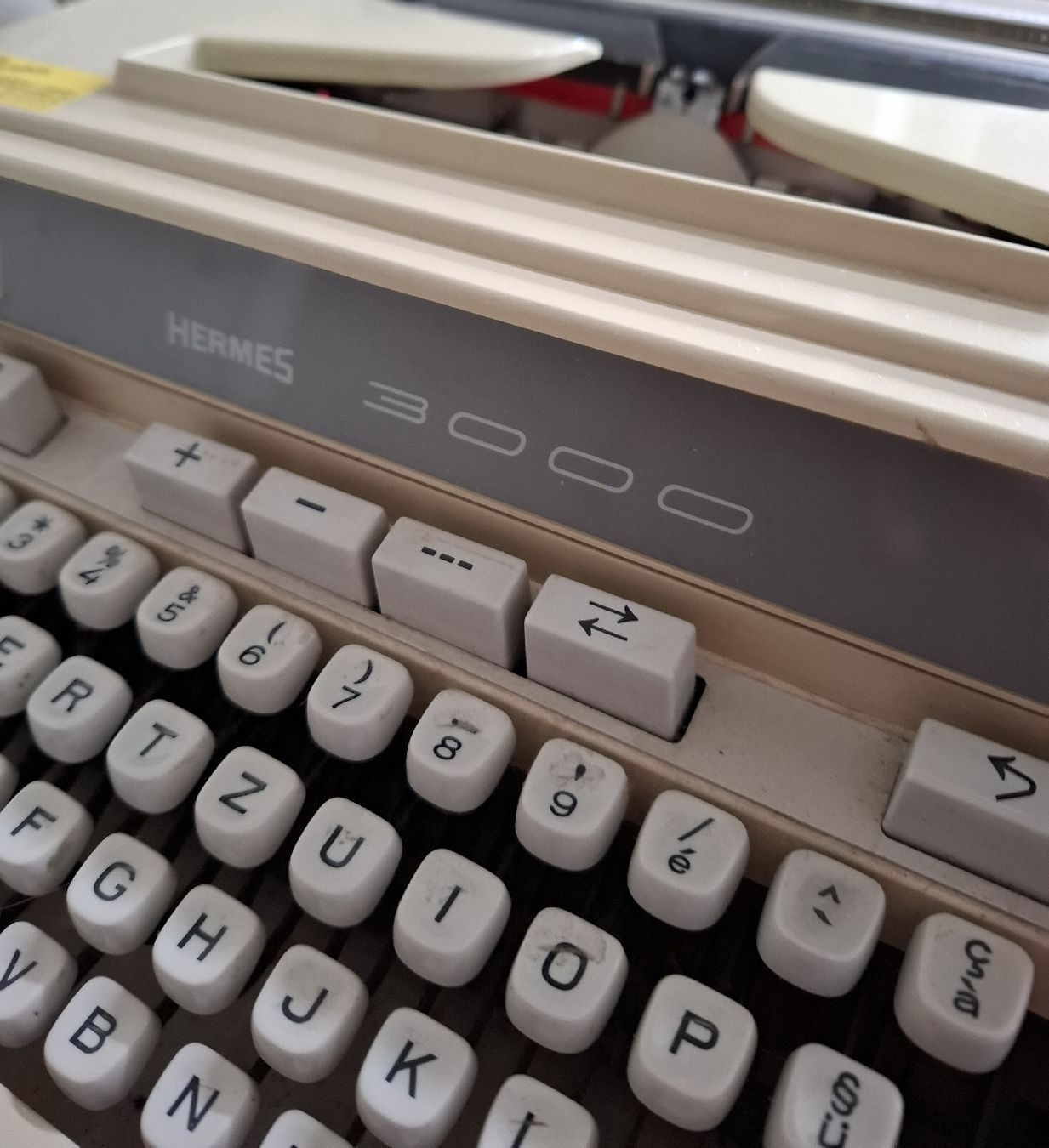 Hermès Macchine da scrivere: Schreibmaschine Hermes 3000 – Usato da Reinach BL venduto da Malin20 2