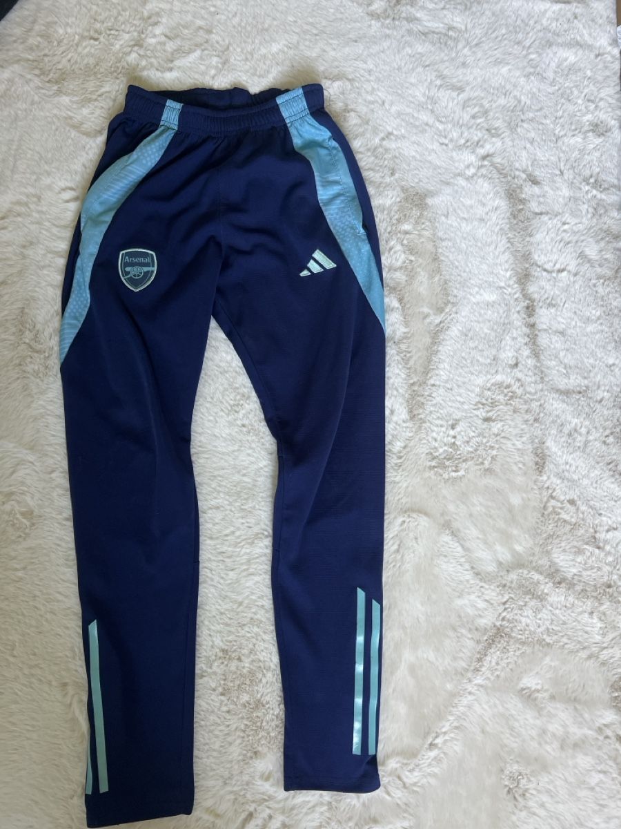 Adidas Pantaloni: Pantalon foot arsenal – Usato da Vauffelin venduto da lia_957c
