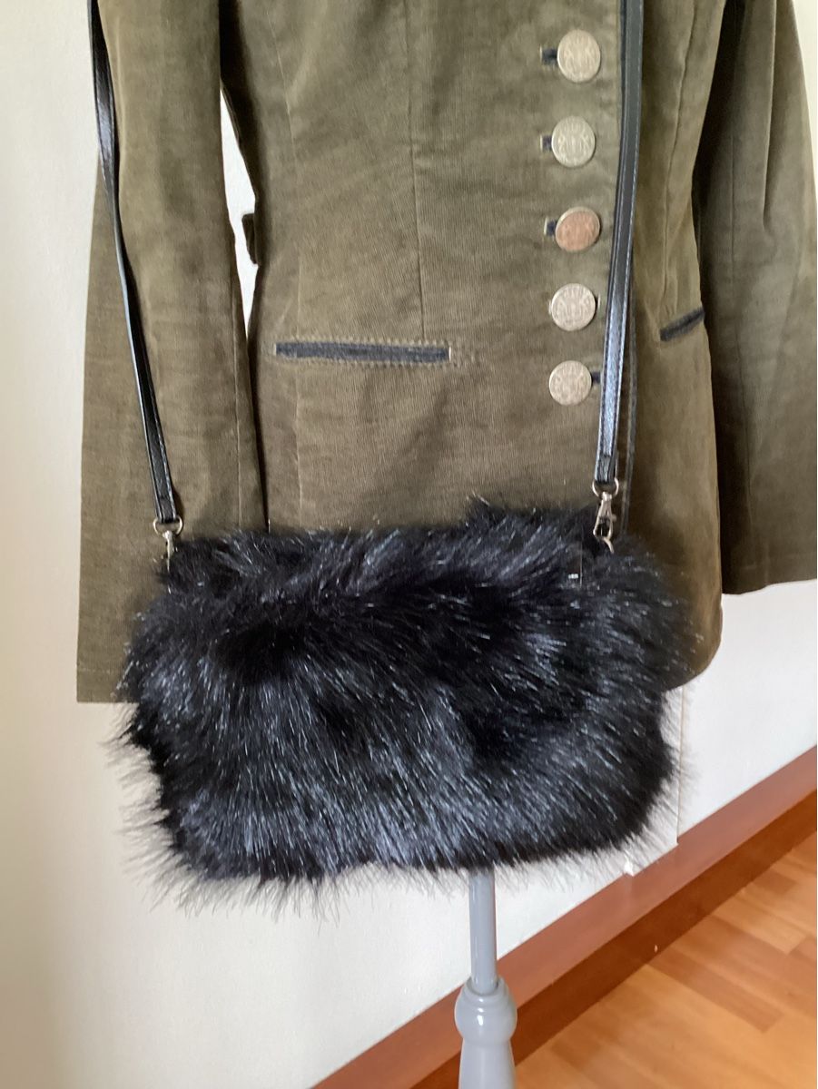 Borse da donna: Umhängetasche Fake Fur – Nuovo (secondo la descrizione) da Salenstein venduto da Esprit57