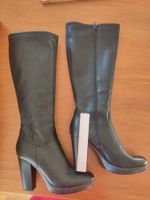 Schwarzer Plateau Stiefel - Grösse 38 mit tollem Absatz