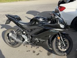 Yamaha R3 schwarz top Zustand