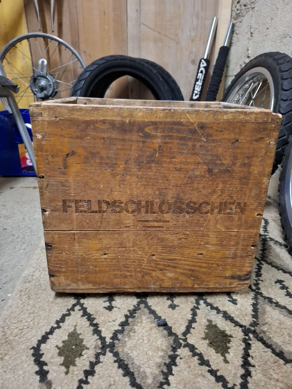 Casse di vino e birra: Feldschlösschen Holzkiste – Usato da Bleienbach venduto da Sollbergerhof 1