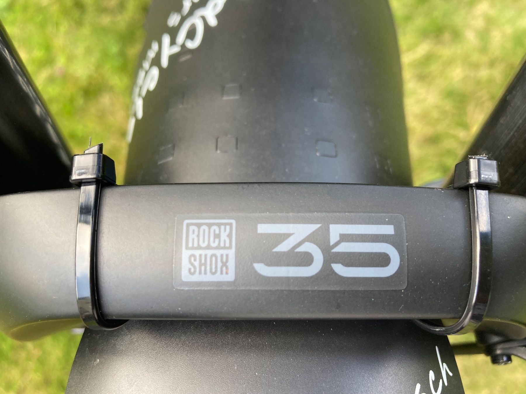 Velos: Specialized Turbo Levo VTT électrique 700 Wh – Gebraucht aus Saxon von  5