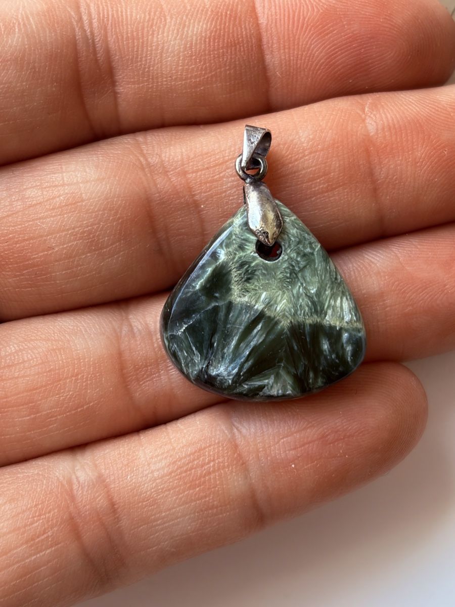 Anhänger: Pendentif en pierre: séraphinite – Neu und originalverpackt aus Le Noirmont von Fanny_