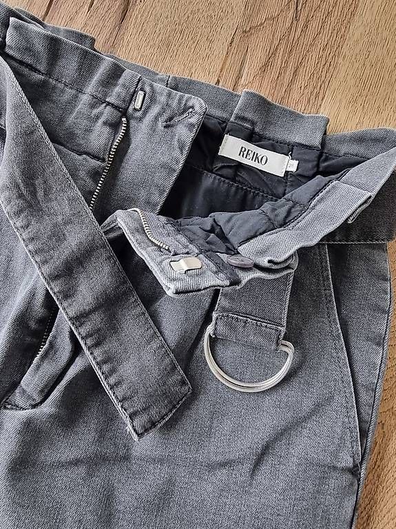 Jeans: graue Jeans Bundhose Gr.28  – Usato da Ostermundigen venduto da d-p73 1