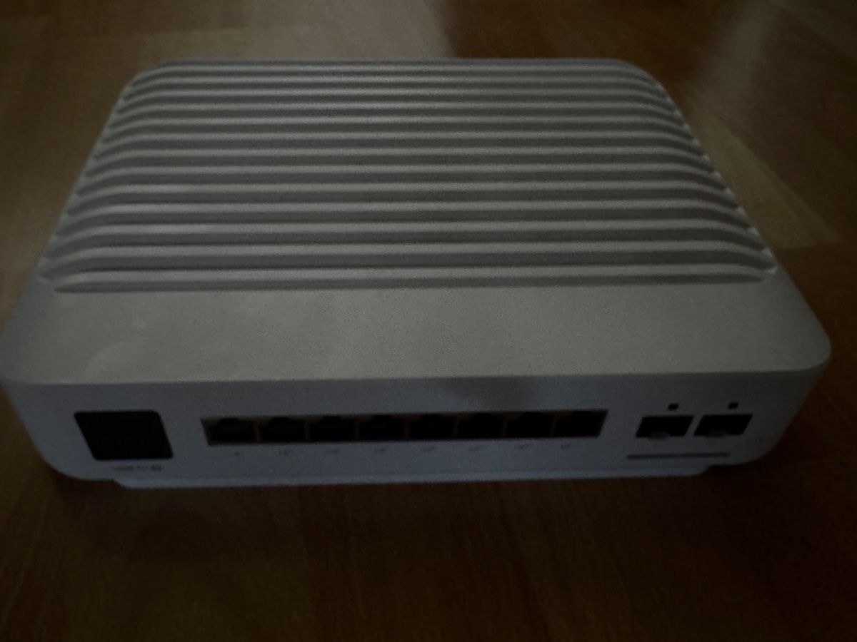Ubiquiti Modems & Router: Ubiquiti Layer 3 Switch – Gebraucht aus Gontenschwil von Onlyyou