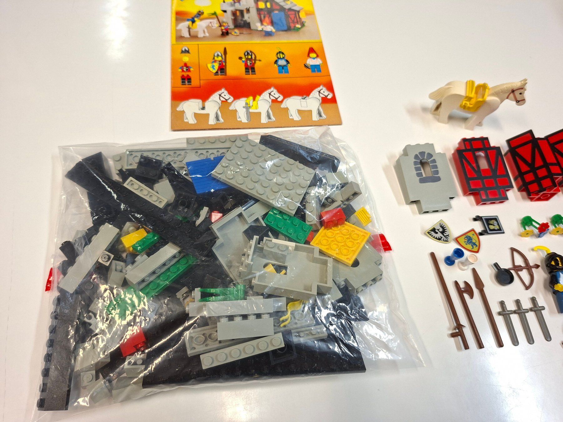 Lego Spielzeuge: Lego 6067 Guarded Inn – Gebraucht aus Sils im Domleschg von AMAG_AUDI_ZH 2