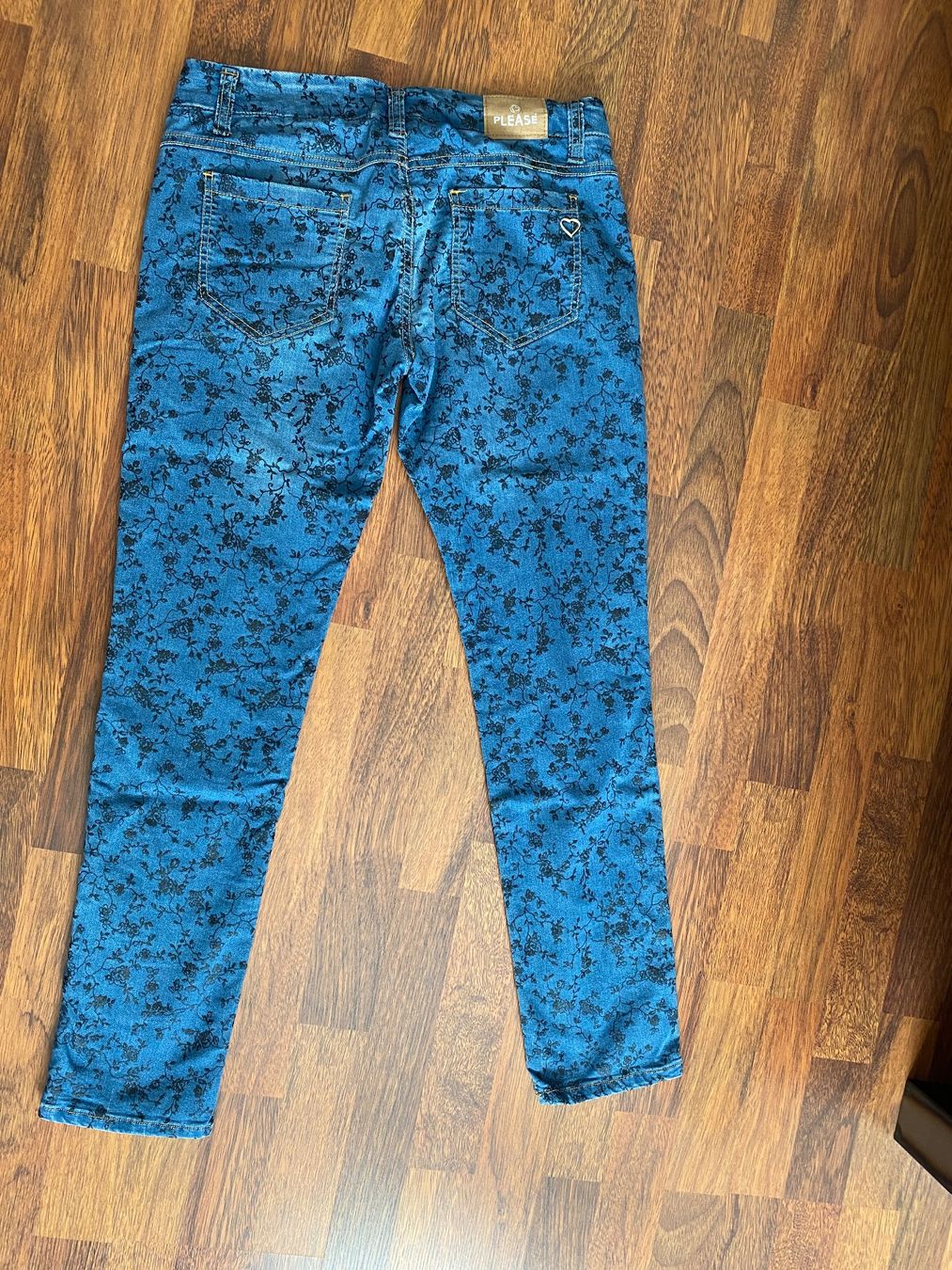 Please Jeans Jeans: Sommerliche Jeans "Please" mit Blumenmuster, Gr. XS! – Gebraucht aus Stadel b. Niederglatt von sandart 1