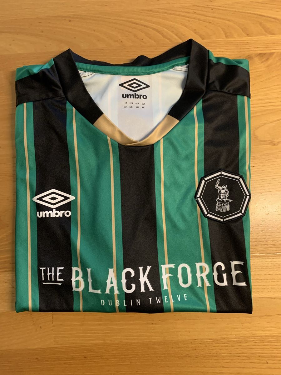 Umbro Canottiere & Pantaloni: Fussballtrikot the Black Forge Gr. XXL – Usato da Jona venduto da Siestaaa 3