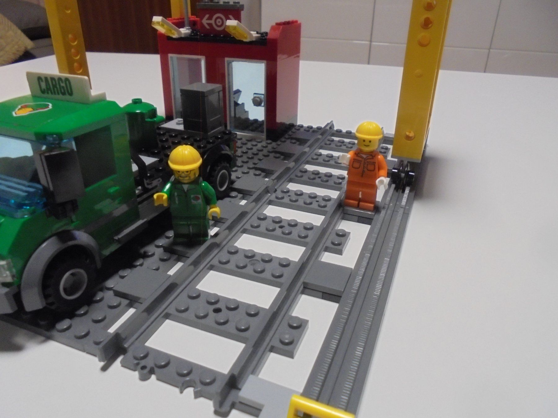 Lego Spielzeuge: LEGO - EISENBAHN - VERLADE - STATION - MIT - LKW – Gebraucht aus Gelterkinden von ajdt4 2