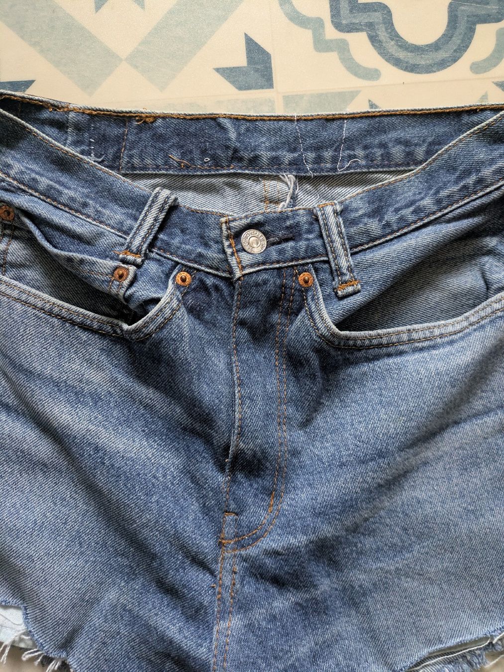 Levi's Pantalons: Jeansshorts von LEVIS – D'occasion à Schwyz par Magdalena86 2