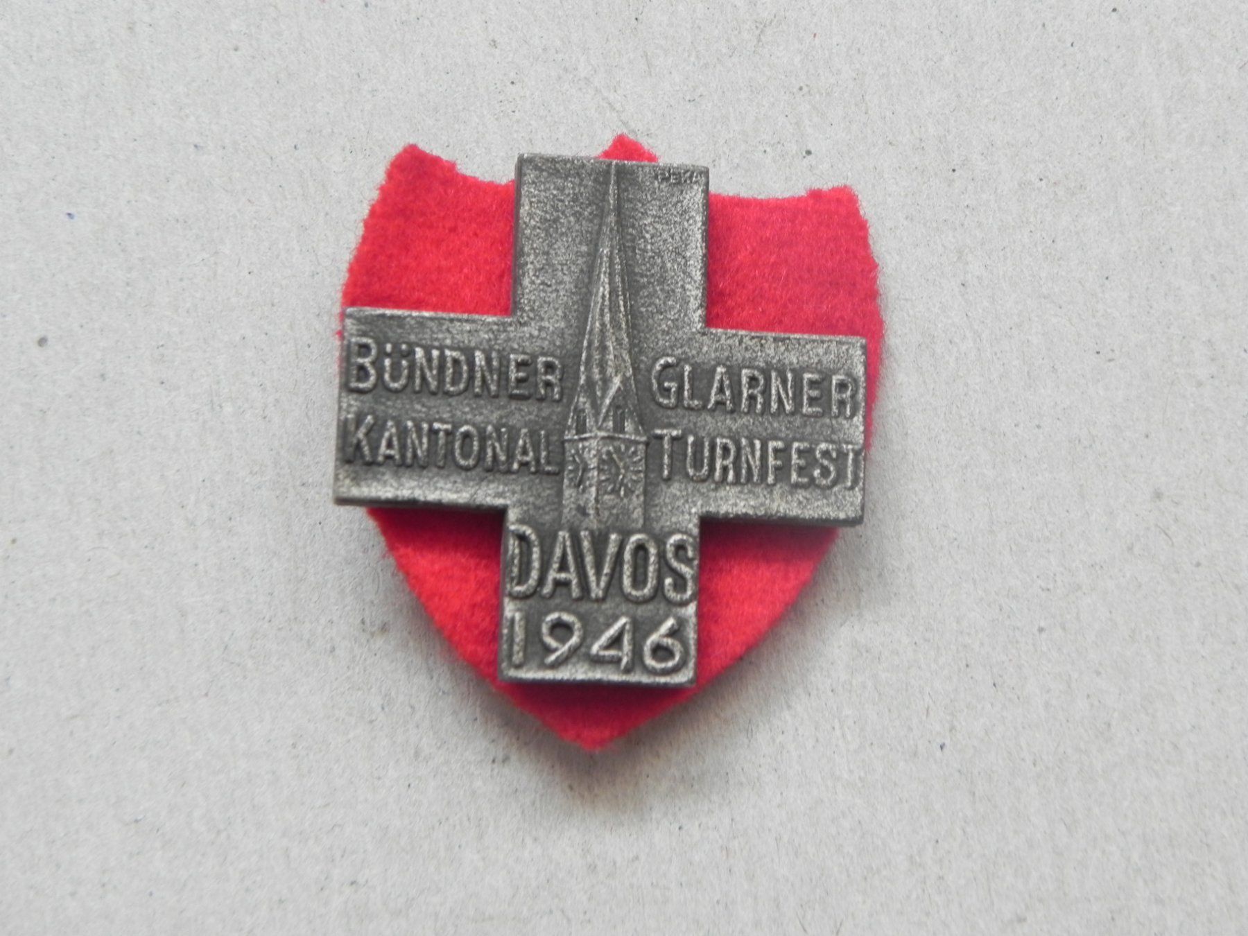 Placchette & Badge: Abzeichen Brosche Medaille Davos Graubünden GR 1946 – Usato da Siebnen venduto da krimsie