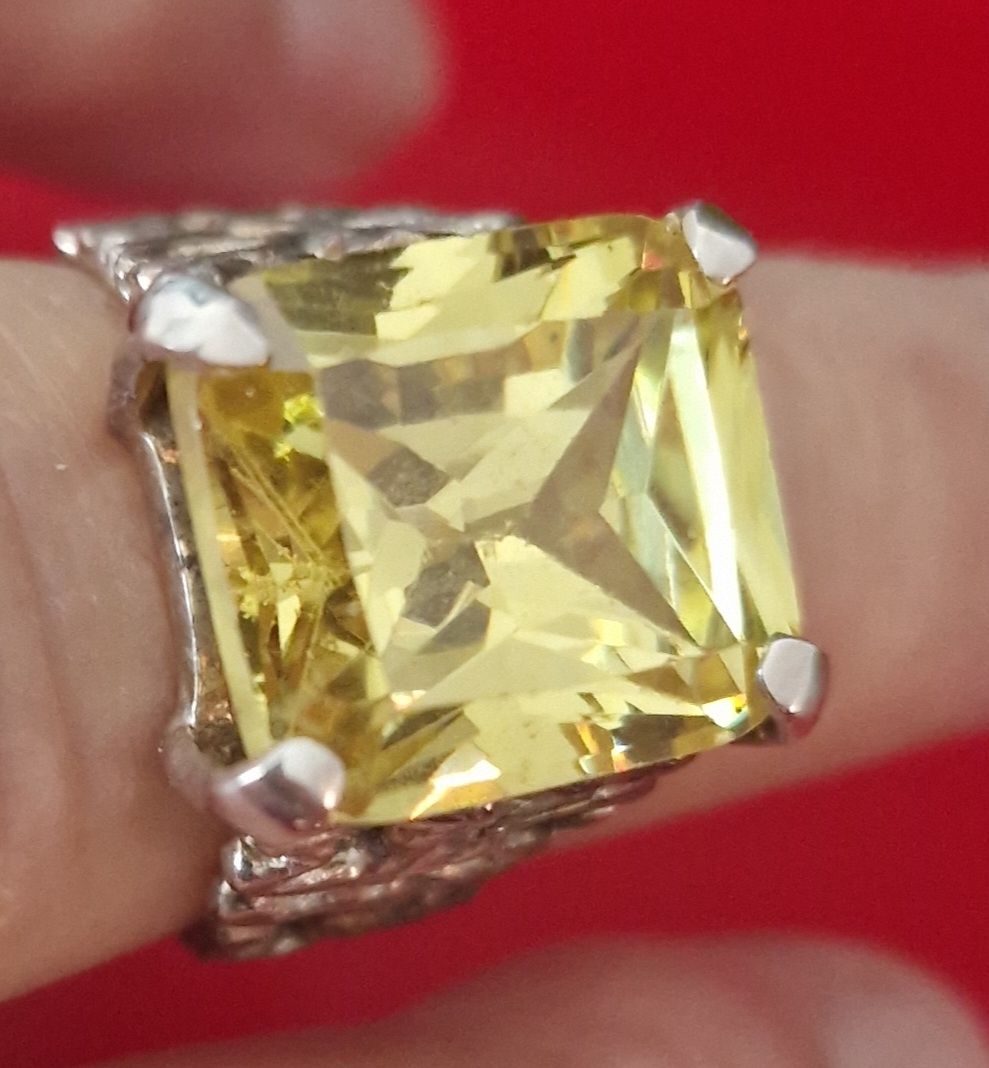 Anelli: Silberring mit grossem gelben Citrin, Gr. 18 mm – Nuovo (secondo la descrizione) da Zürich venduto da Sissi-Minouche