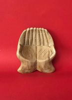 Vide-poche ou bol d'offrande en bois sculpté, mains jointes