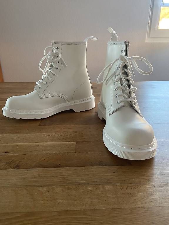 Damenschuhe: Doc Martens blanches neuves - T.38 – Gebraucht aus Hauterive NE von LS2068