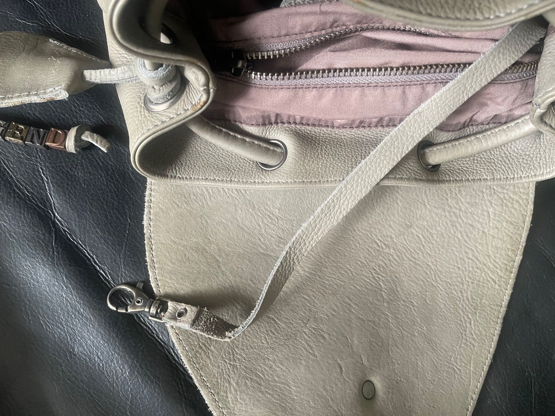 Zaini: Legend  Leder  Rucksack – Usato da Hinterkappelen venduto da simona67 6