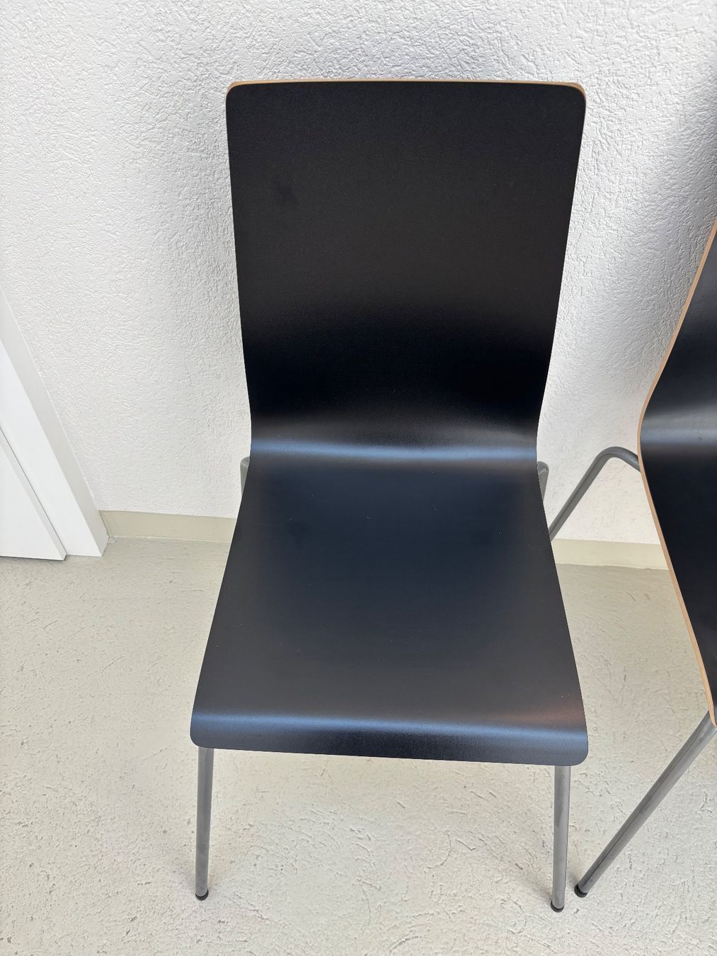 Ikea Sedie: 4 schwarze Stühle – Usato da Basel venduto da benzingg 2