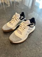 Adidas Basketballschuhe (US 9 / EU 43)