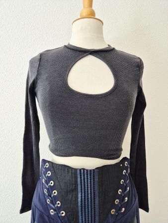 TOP SHIRT XS 34 GRAU , TOLL MIT JEANS ROCK HOSE JACKE