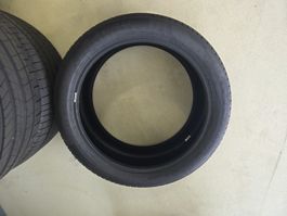Pirelli PZero PZ5 MO Reifen 285 40 YR22TL 106Y
