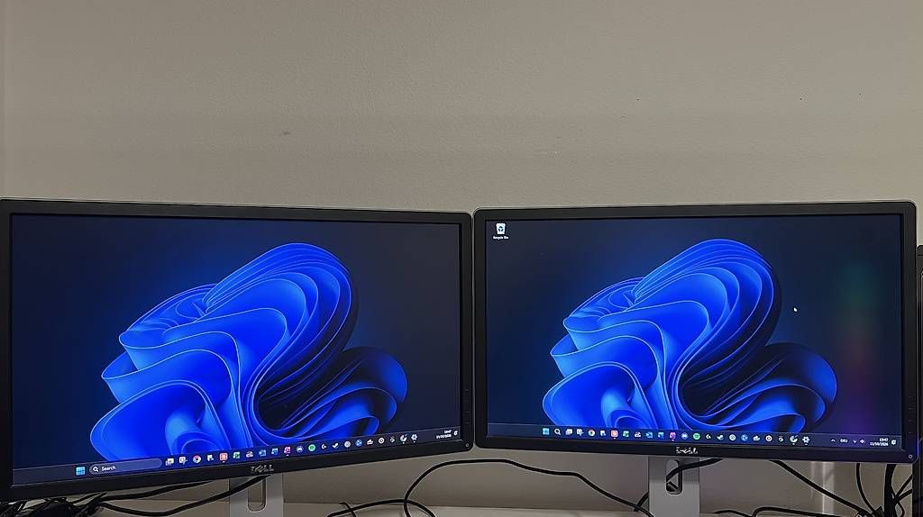 Monitore: DELL Monitore (2x) – Gebraucht aus Effretikon von kia_c6fv