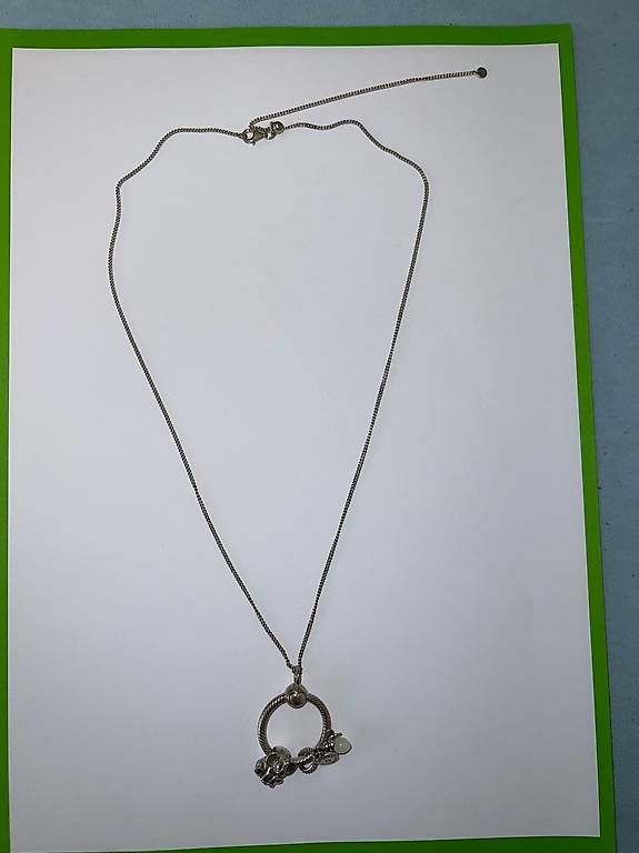 Catenine: Pandora Kette mit 3 Anhängern – Nuovo e nell'imballaggio originale da Sissach venduto da jgt_6k76