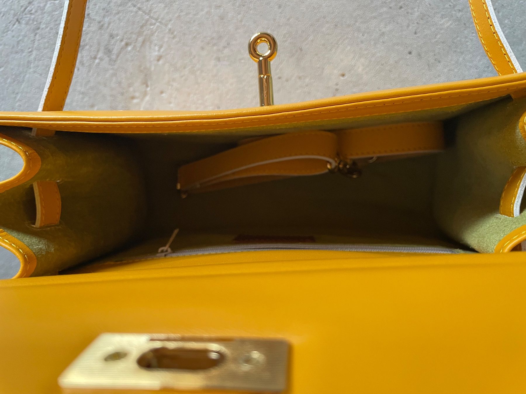 Vera Pelle Borse: Senfgelbe Vintage-Ledertasche – Nuovo (secondo la descrizione) da Muzzano venduto da mhf_zrj6 3