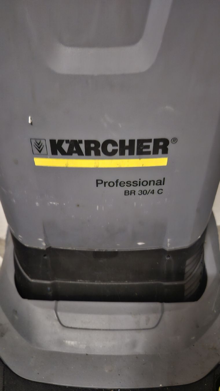 Kärcher Aspirateurs & Accessoires: Karcher Professional BR 30/4 C Floor Scrubber  – Défectueux à Sachseln par laz_65cg 1