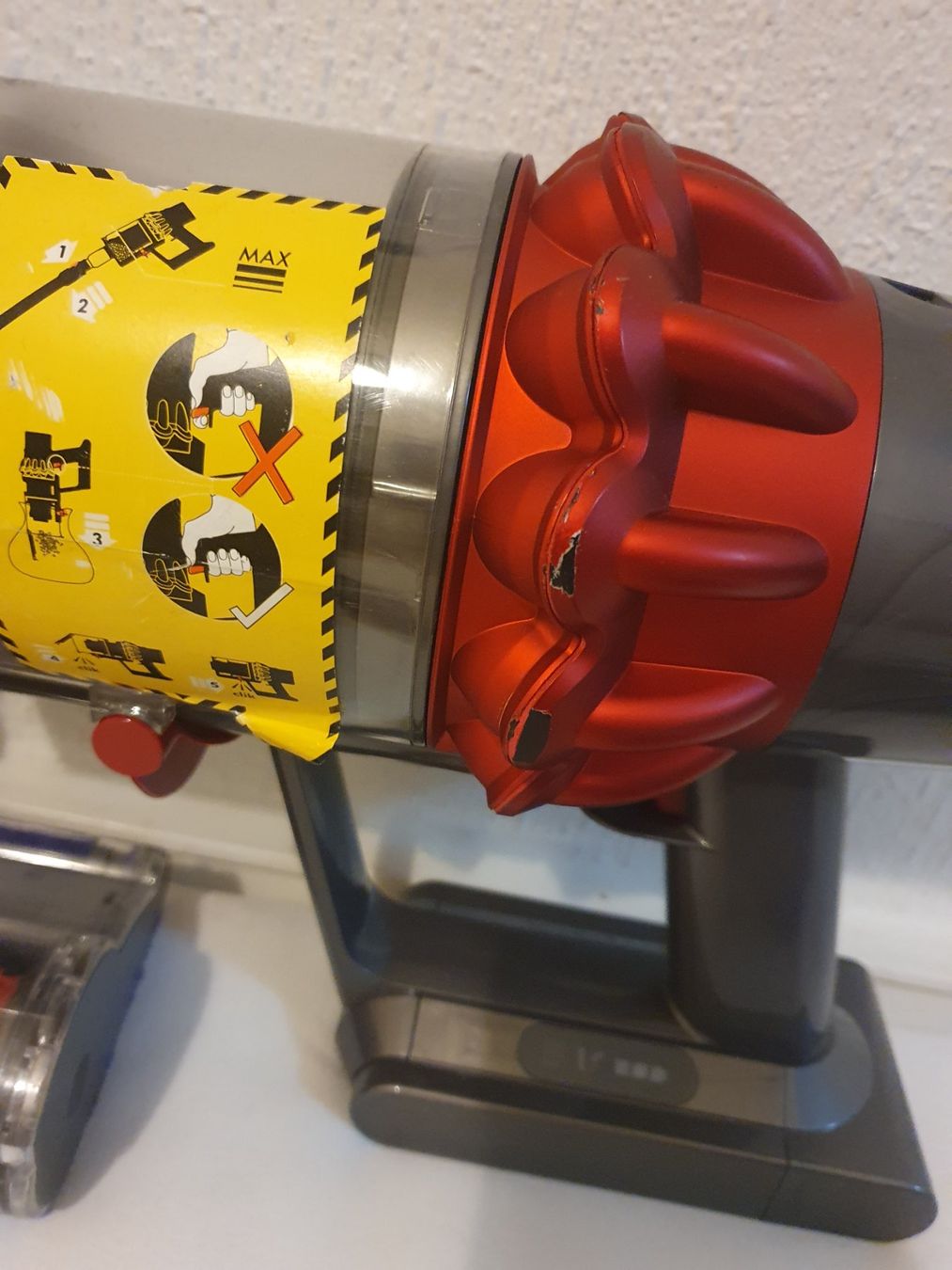 Dyson Aspirapolveri & Accessori: Dyson V10 petit réservoir sols durs – Usato da Lausanne venduto da Af2016 1