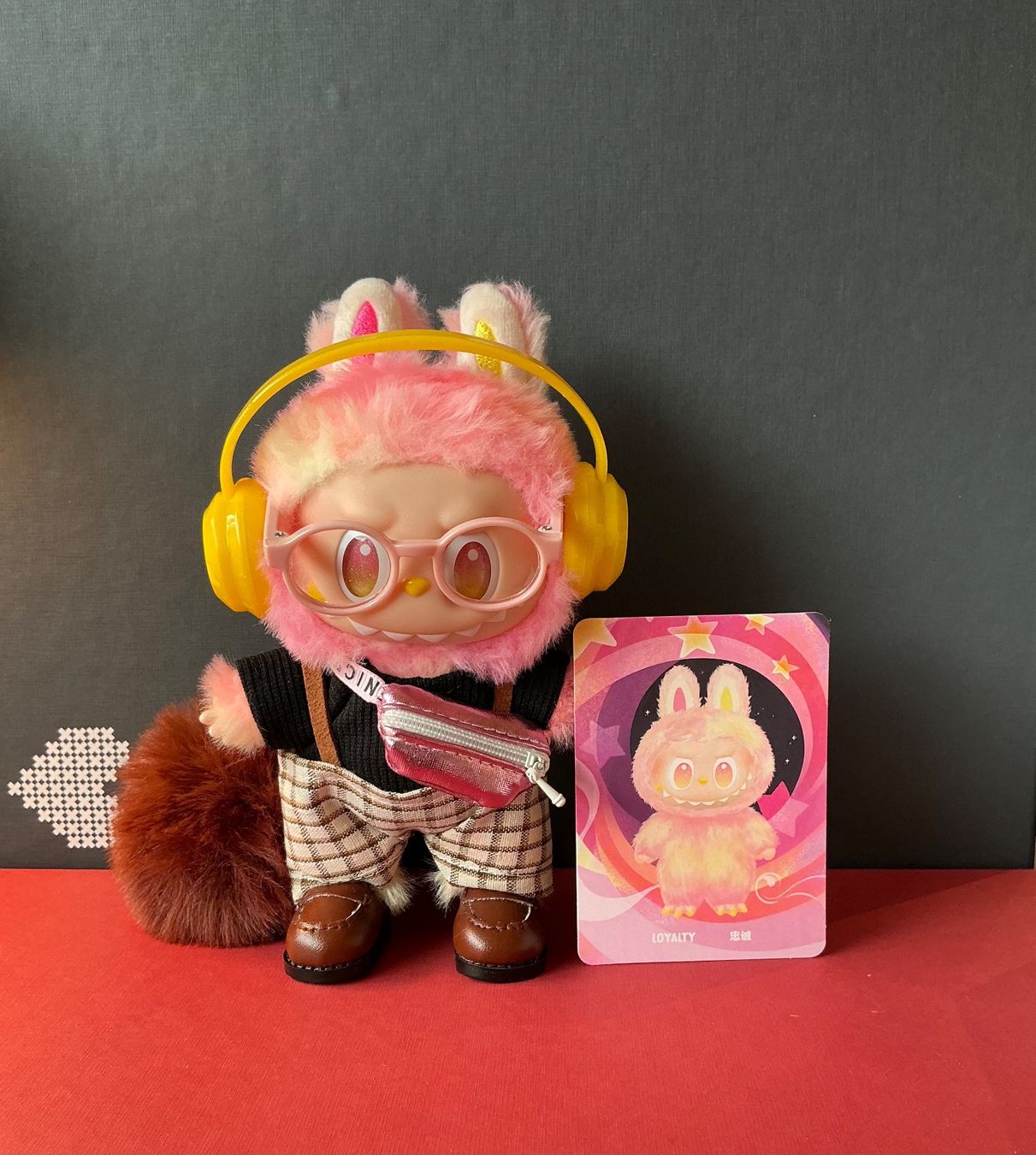 Statuette: Authentic custom Labubu Big Into Energy LOYALTY – Nuovo (secondo la descrizione) da Airolo venduto da MomTheBraggerStudio 1